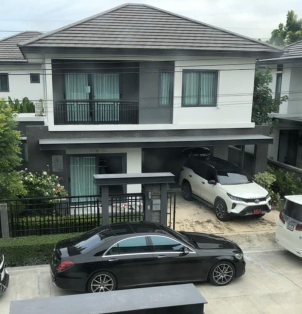 For RentHouseSamut Prakan,Samrong : If you are looking for a house for your family in a quiet area near#Home Pro Suconsumat#Bang Phli Hospital#Green Valley Golf Course