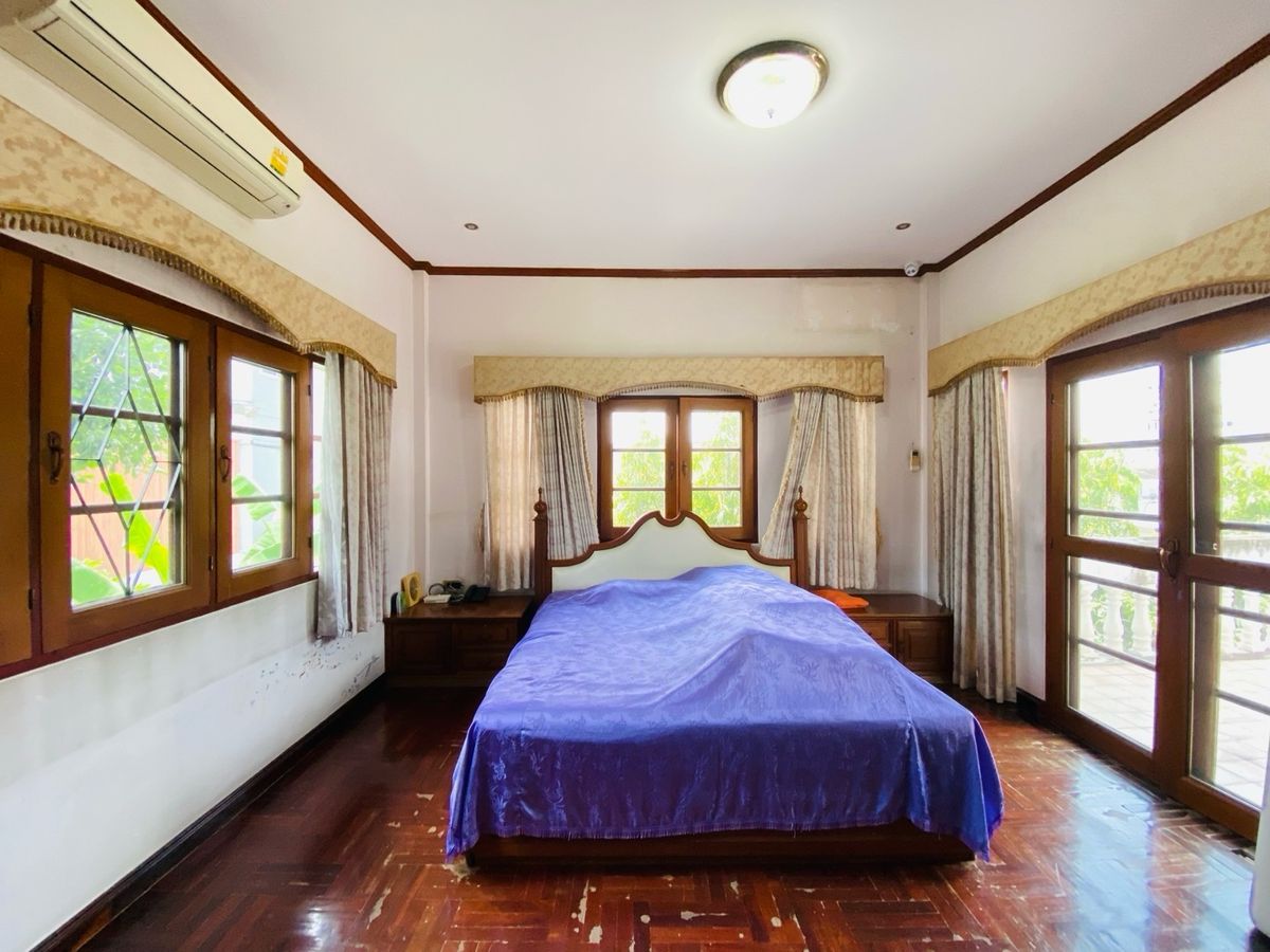 For SaleHouseOnnut, Udomsuk : Selling for only 28.9 million baht, large detached house for sale, 2 alleys intersecting each other. Wachiratham Sathit 44 – Sukhumvit 101/1 Phra Khanong, Bangkok, city center location, near BTS, near BITEC Bangna, True Digital Park and expressway entranc