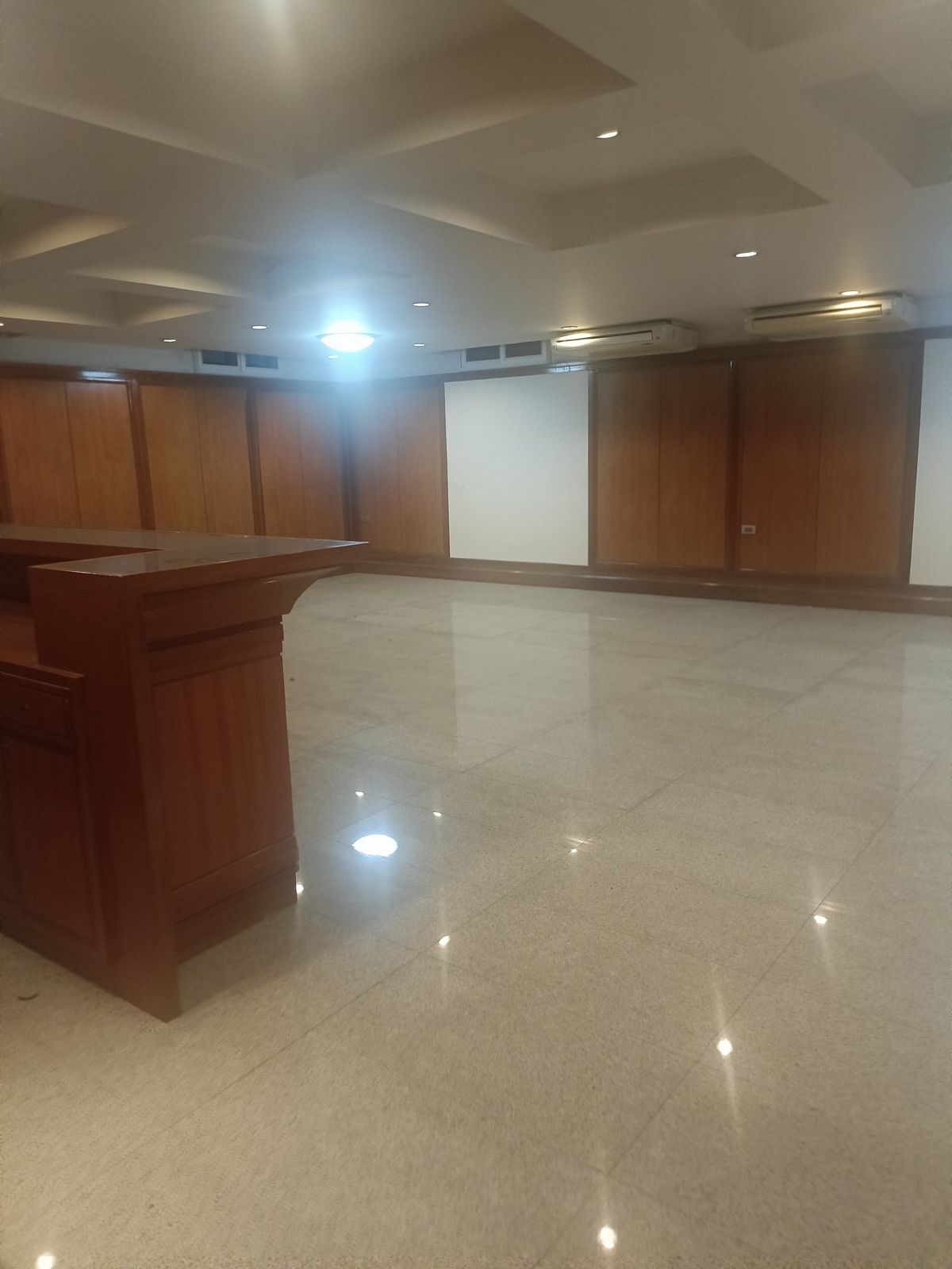บ้านบางนา แบริ่ง ลาซาล : คฤหาสน์ ย่านบางนา  Luxury Living in​ Bangna (เลคไซค์ วิลล่า 2 )  Lake side villa 2  สำหรับการขาย 1 ยูนิค (มี4หลัง) ราคาเริ่มต้น 199,999,999.00บาท  สำหรับการเช่า 3  หลัง  ราคาเริ่มต้น (149,999บาท)  🏠🏠แบบบ้าน เดียว 2 แบบ 3ชั้น  (รวมชั้น ใต้ดิน ) บ้าน​ที่2