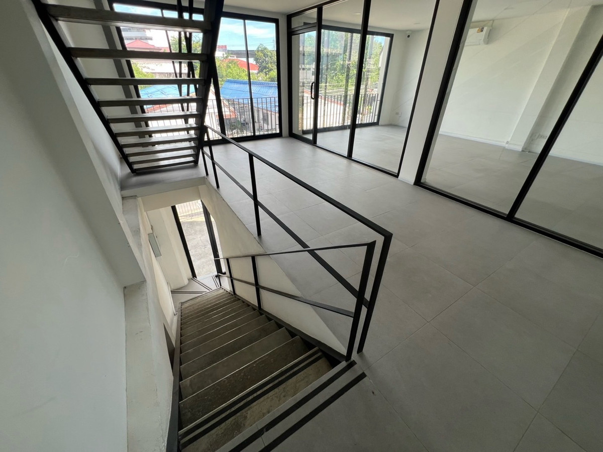 For RentHome OfficeOnnut, Udomsuk : Rental home office, single building, 3.5 floors, Udomsuk - Bang Na, Bangkok | 2 parking spaces | Rental business and register a broken company