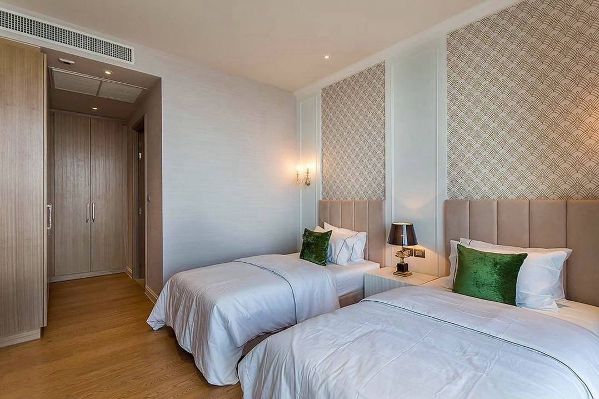 CondoWongwianyai, Charoennakor : 📢👇 Luxury condo by the river at Magnolia Waterfront Residences , located beside Bangkok landmark: Icon Siam,  river view at the balcony, modern desire, enjoy fireworks in every occasion, fully furnished, ready to move in