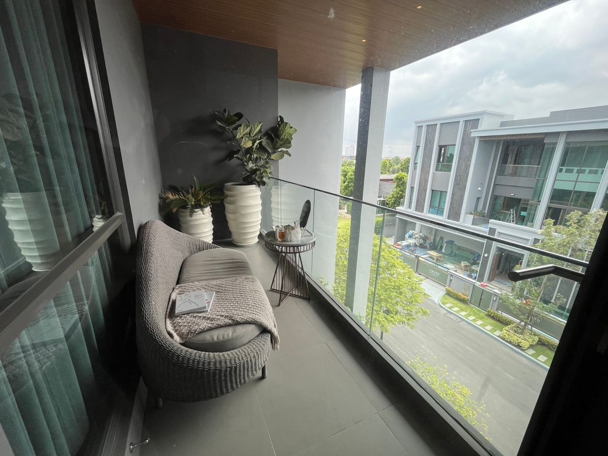 For SaleHouseLadkrabang, Suwannaphum Airport : 🏡 3 -story house for sale Type Loch Project Grand Bangkok Boulevard Yard Bangna - Super Luxury luxury house only 31 units.