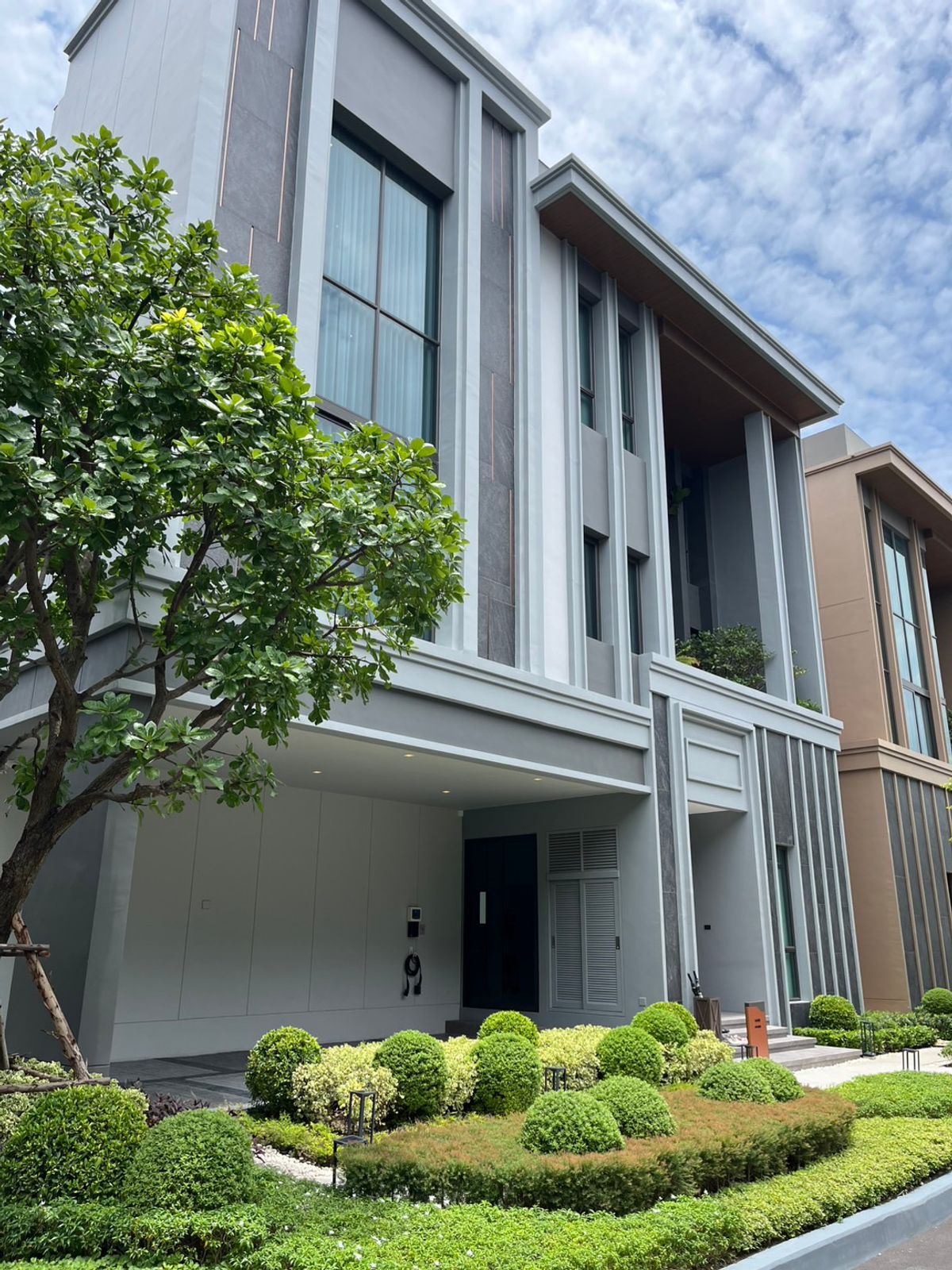 For SaleHouseLadkrabang, Suwannaphum Airport : 🏡 3 -story house for sale Type Loch Project Grand Bangkok Boulevard Yard Bangna - Super Luxury luxury house only 31 units.