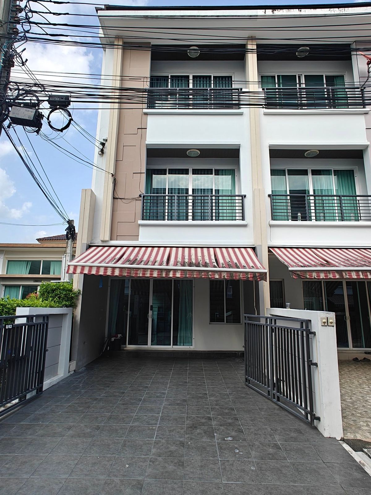 ให้เช่าทาวน์โฮมโชคชัย4 ลาดพร้าว71 : ECH250751 ปล่อยเช่า ทาวน์โฮม : Baan Klang Muang Ladprao 71 บ้านสวยพร้อมอยู่