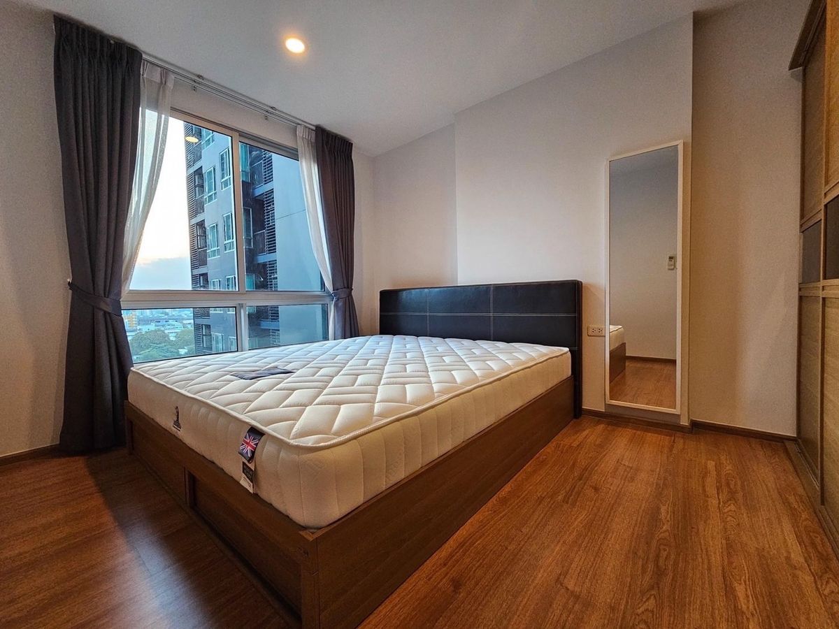 For RentCondoOnnut, Udomsuk : For rent, The Base S77, large room 35 sq.w., pool view, room size 35 sqm. The kitchen room is separated near BTS and the department store. Convenient transportation. Price 17,000 baht.