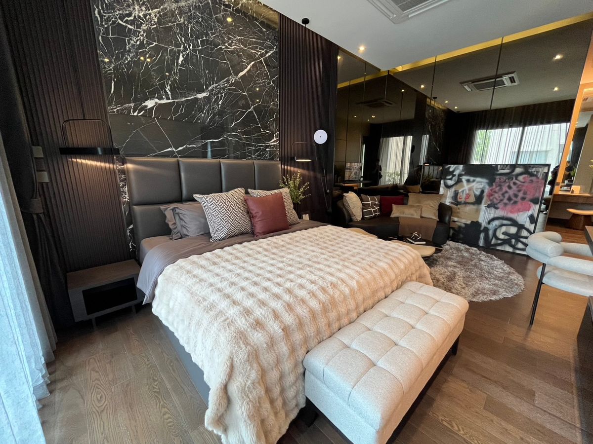For SaleHouseLadkrabang, Suwannaphum Airport : 🏡 3 -story house for sale Type Loch Project Grand Bangkok Boulevard Yard Bangna - Super Luxury luxury house only 31 units.