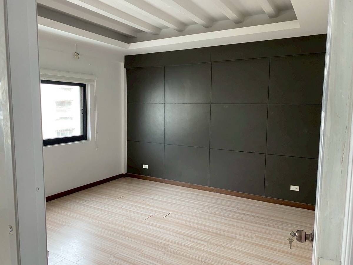 For RentShop HouseLadprao101, Happy Land, The Mall Bang Kapi : Renting a commercial building, a 4.5 -story commercial building + 2 rooftops, hit the high ceiling, parking near the BTS, the yellow line can be rented to do offices and registered the company.