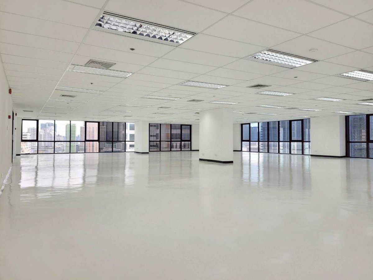 For RentOfficeSilom, Saladaeng, Bangrak : Sethiwan Tower Office for Rental Floor 18BC 372 sqm.