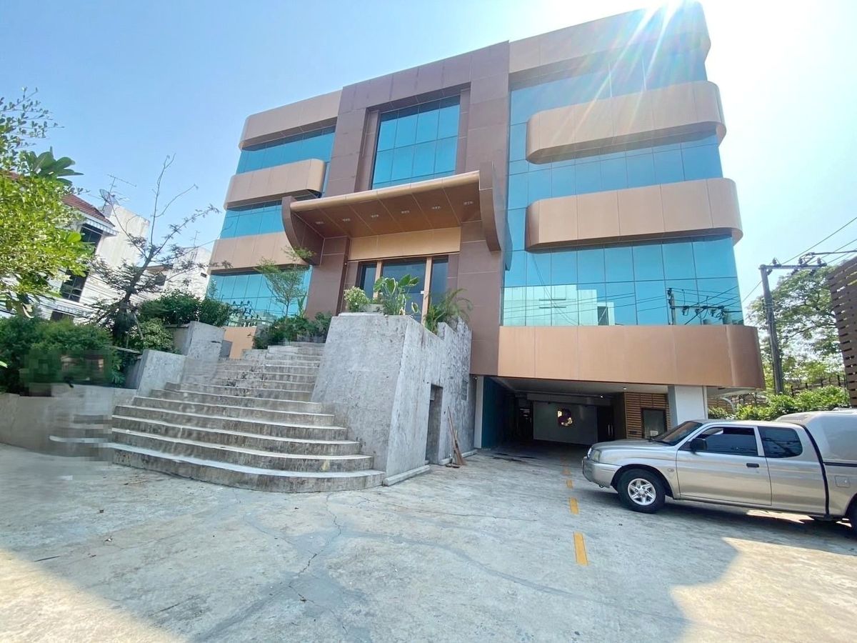 For RentOfficeChokchai 4, Ladprao 71, Ladprao 48, : H0711♛ Rent Office building ⚝ Ladprao ♜MRT Lat Phrao 71∞099-5919653,065-9423251▚Line@surreside