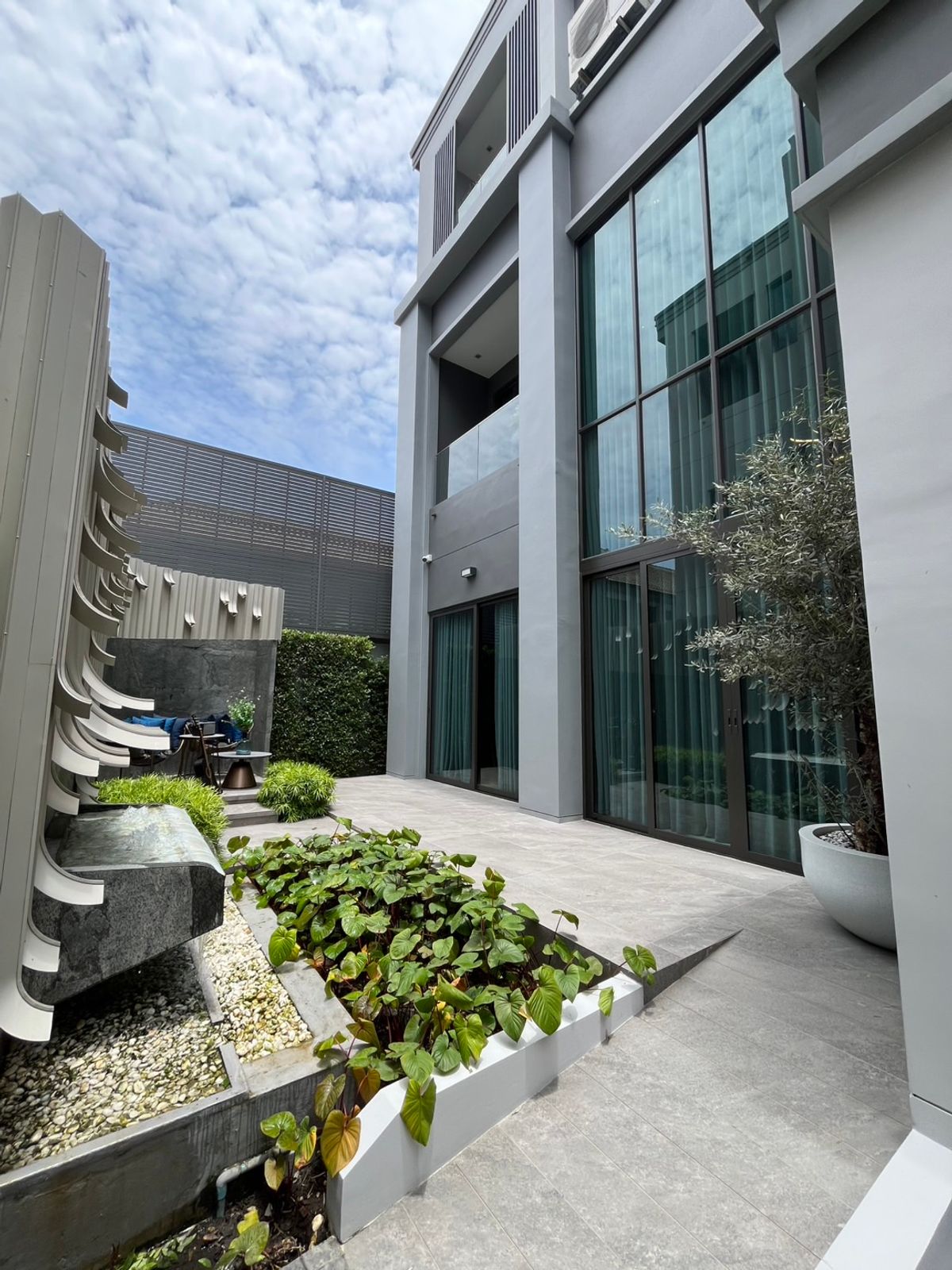 For SaleHouseLadkrabang, Suwannaphum Airport : 🏡 3 -story house for sale Type Loch Project Grand Bangkok Boulevard Yard Bangna - Super Luxury luxury house only 31 units.