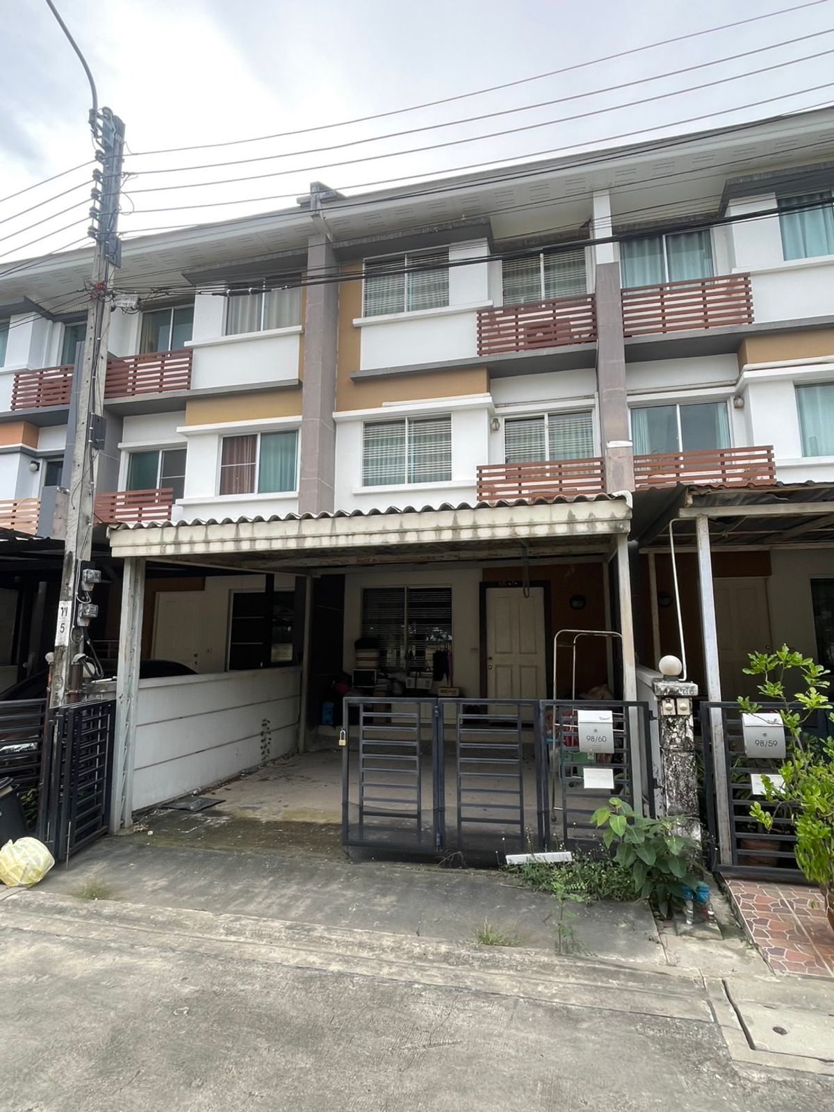 ขายทาวน์โฮมลาดกระบัง สุวรรณภูมิ : ขาย ทาวน์โฮม  ทาวน์พลัส อ่อนนุช  3 นอน 3 น้ำ พร้อมอยู่