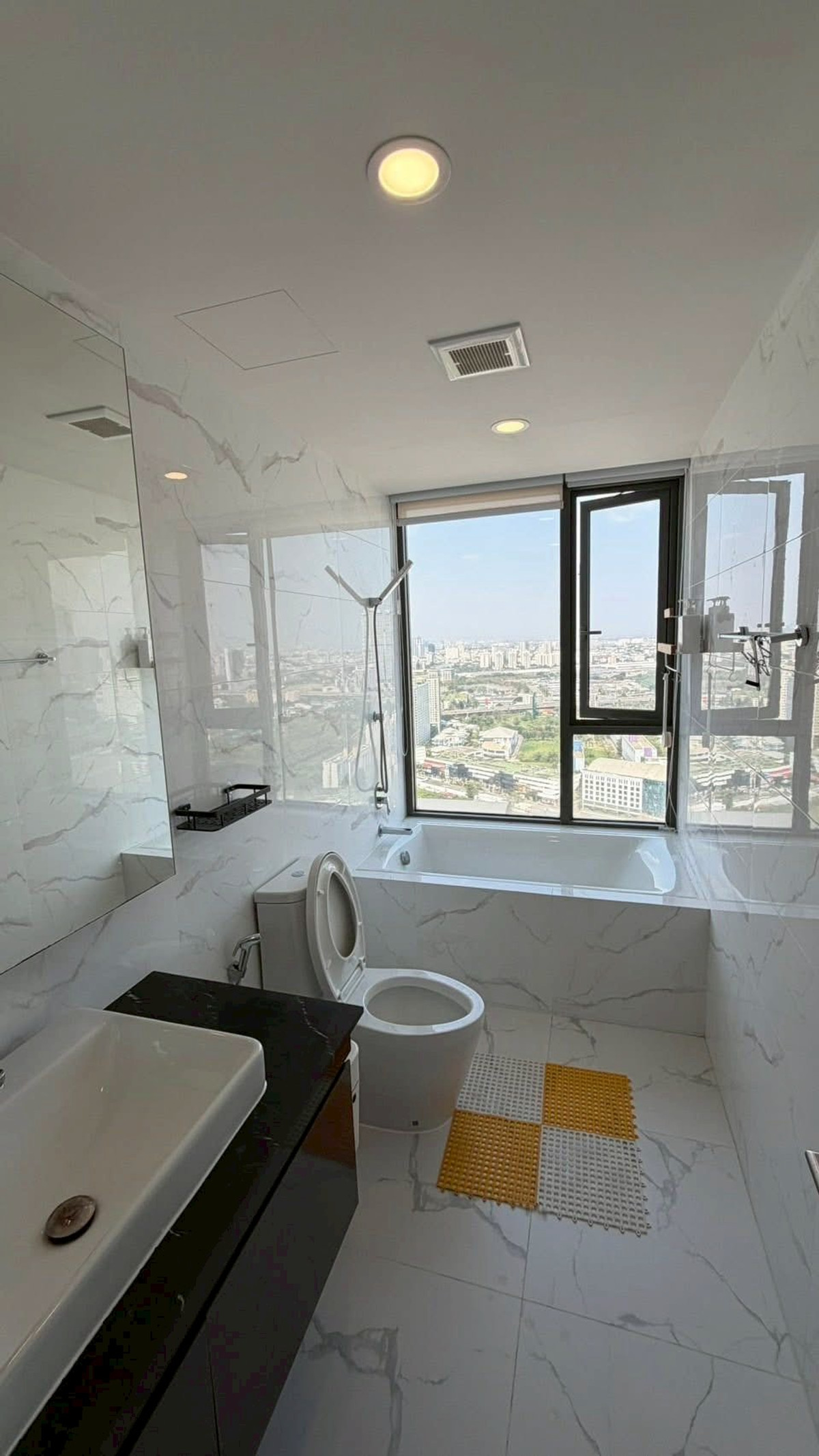 ให้เช่าคอนโดพระราม 9 เพชรบุรีตัดใหม่ RCA : ✨ GT15964 |  คอนโด Cloud Thonglor-Phetchaburi เดินทางสะดวก ใกล้รถไฟฟ้าเอ็มอาที มีรถรับส่ง ห้องสวย เฟอร์นิเจอร์ครบ พร้อมอยู่!