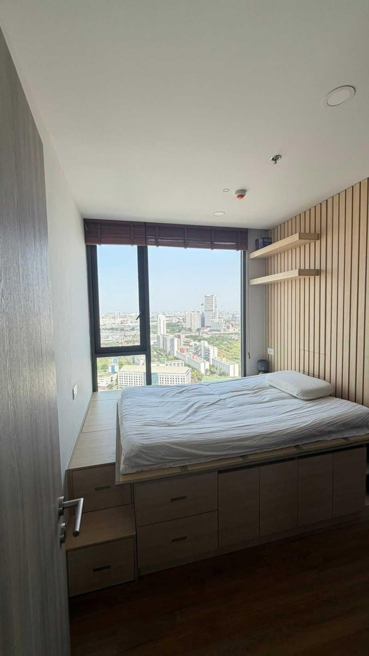 ให้เช่าคอนโดพระราม 9 เพชรบุรีตัดใหม่ RCA : ✨ GT15964 |  คอนโด Cloud Thonglor-Phetchaburi เดินทางสะดวก ใกล้รถไฟฟ้าเอ็มอาที มีรถรับส่ง ห้องสวย เฟอร์นิเจอร์ครบ พร้อมอยู่!