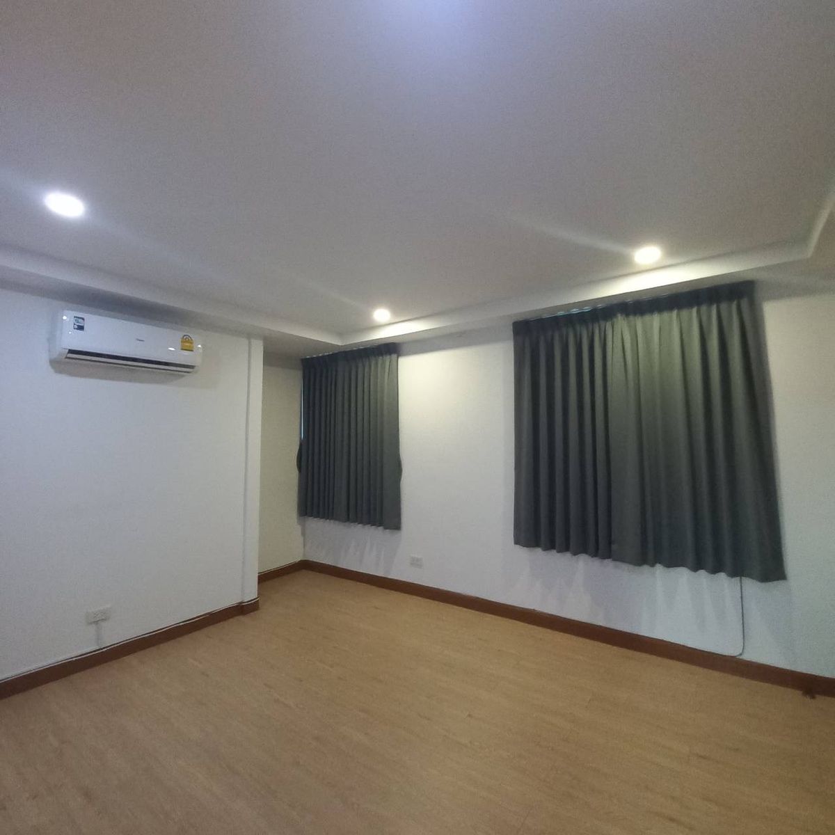 ให้เช่าทาวน์โฮมแจ้งวัฒนะ เมืองทอง : หลังมุม พร้อมอยู่  090-5462941