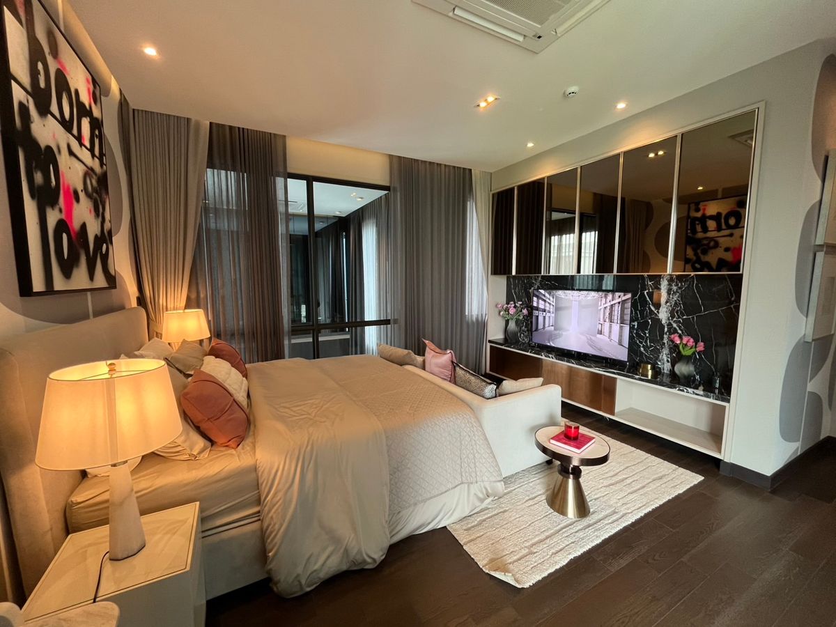 For SaleHouseLadkrabang, Suwannaphum Airport : 🏡 3 -story house for sale Type Loch Project Grand Bangkok Boulevard Yard Bangna - Super Luxury luxury house only 31 units.