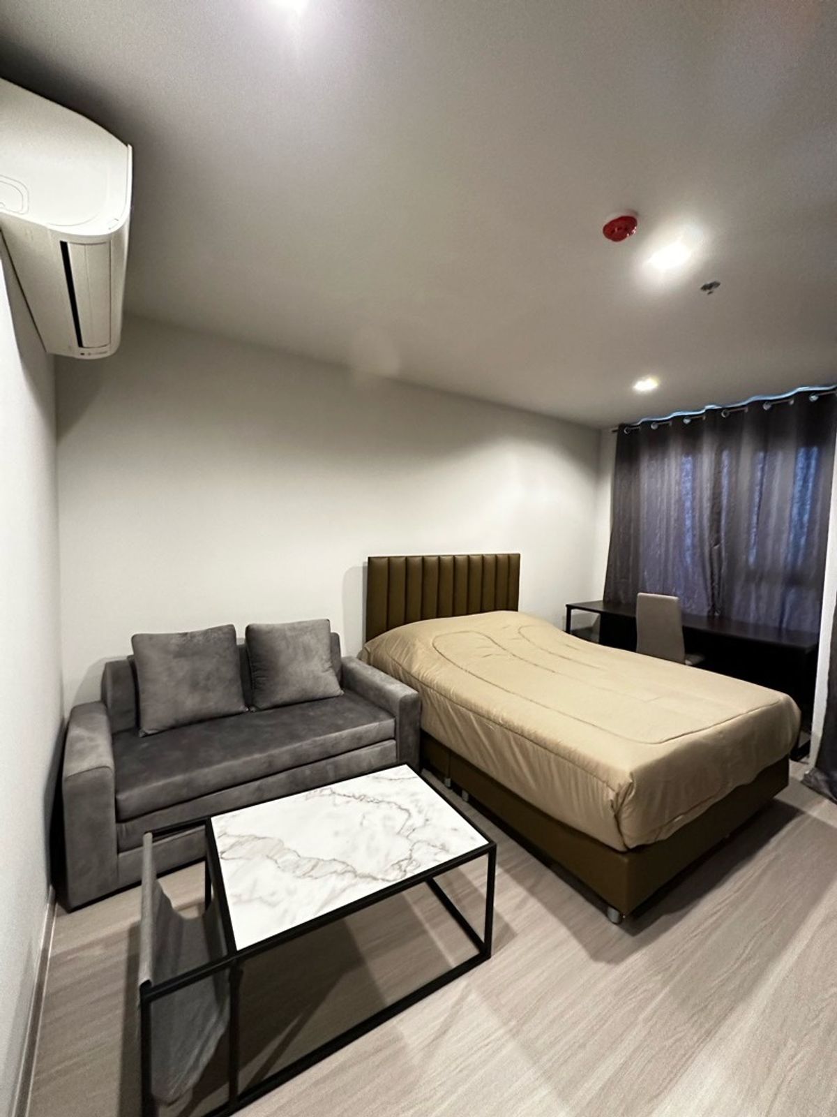 ให้เช่าคอนโดลาดพร้าว เซ็นทรัลลาดพร้าว : For Rent!! Life Ladprao💥Best Deal in This Room Size!! Only 14,000฿ / month 💥(This is the lowest price for this layout!)🛋 Studio | 28 sq.m. 📞 Contact: Aomam (Agent) Tel / Line ID: 095-587-1692 WhatsApp: +66 95 587 1692