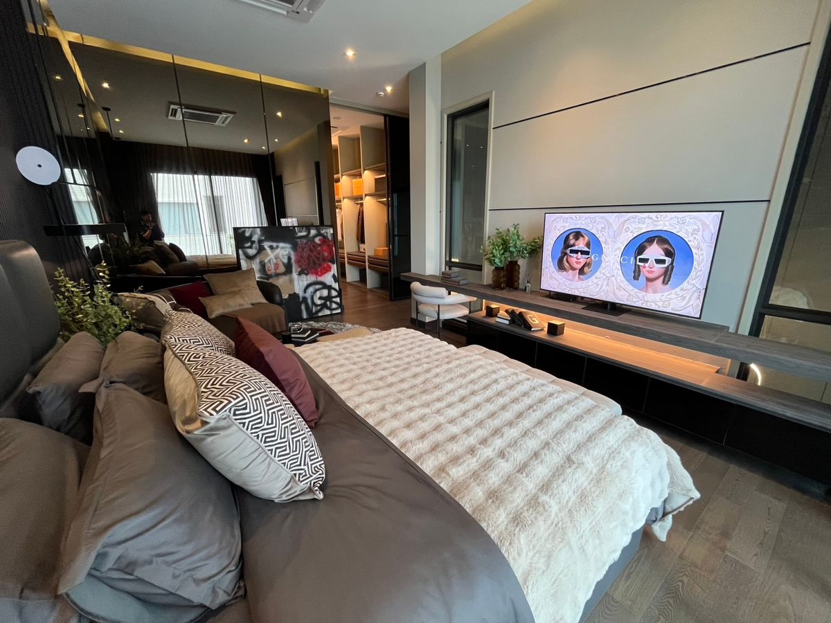 For SaleHouseLadkrabang, Suwannaphum Airport : 🏡 3 -story house for sale Type Loch Project Grand Bangkok Boulevard Yard Bangna - Super Luxury luxury house only 31 units.