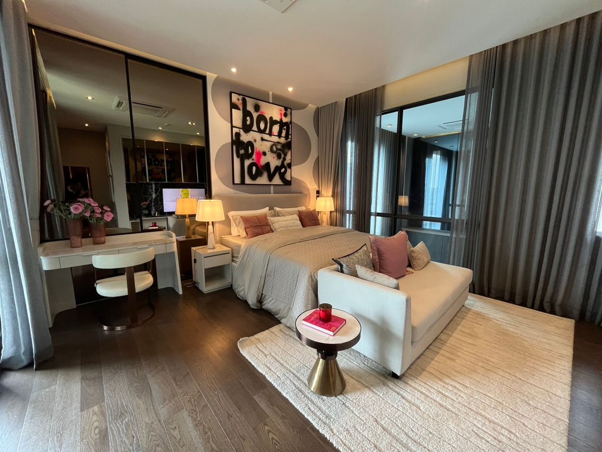 For SaleHouseLadkrabang, Suwannaphum Airport : 🏡 3 -story house for sale Type Loch Project Grand Bangkok Boulevard Yard Bangna - Super Luxury luxury house only 31 units.