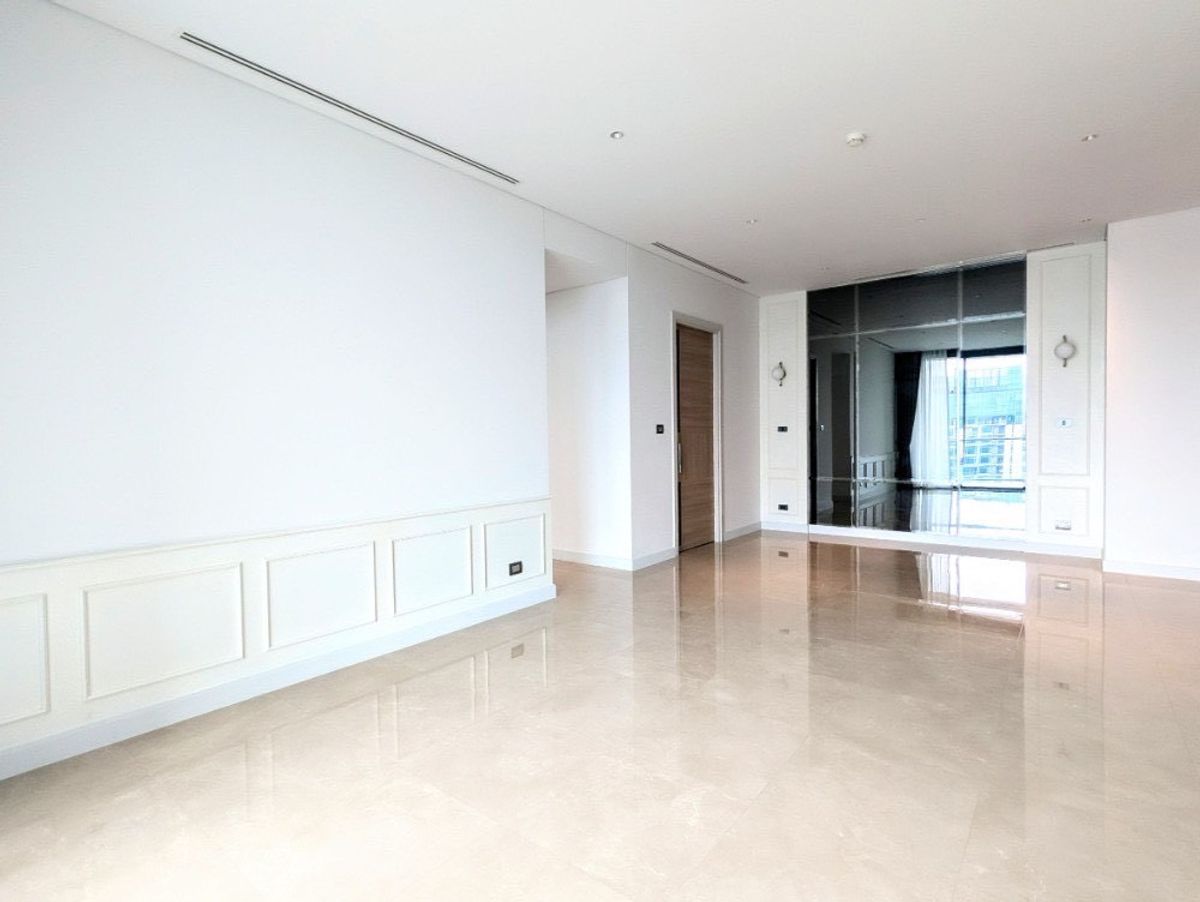 คอนโดวิทยุ ชิดลม หลังสวน : ▲ Sindhorn Residence ▲Sale: 36MB, Rent: 300k | 148 sq.m. | 3 beds 3 baths | City + Garden view | 086-9299929 Punny