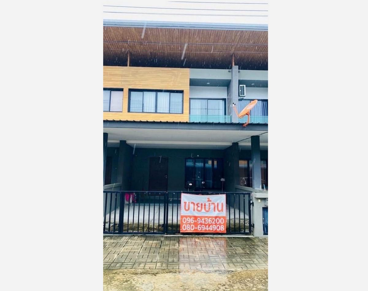 For SaleTownhomeNakhon Si Thammarat : Inquiries: 096-943-6200 Mid-Town, Tha Sala, Nakhon Si Thammarat, 27.3 square wah, width of 5.5 meters, 2 bedrooms, 2 bathrooms, 2 cars, near Lotus, Tha Sala, 5 minutes.