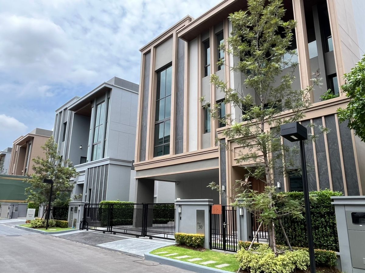 For SaleHouseLadkrabang, Suwannaphum Airport : 🏡 3 -story house for sale Type Loch Project Grand Bangkok Boulevard Yard Bangna - Super Luxury luxury house only 31 units.