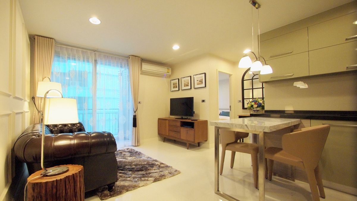 For RentCondoSukhumvit, Asoke, Thonglor : Rent The Crest Sukhumvit 24 views, swimming pool, Modern Luxury