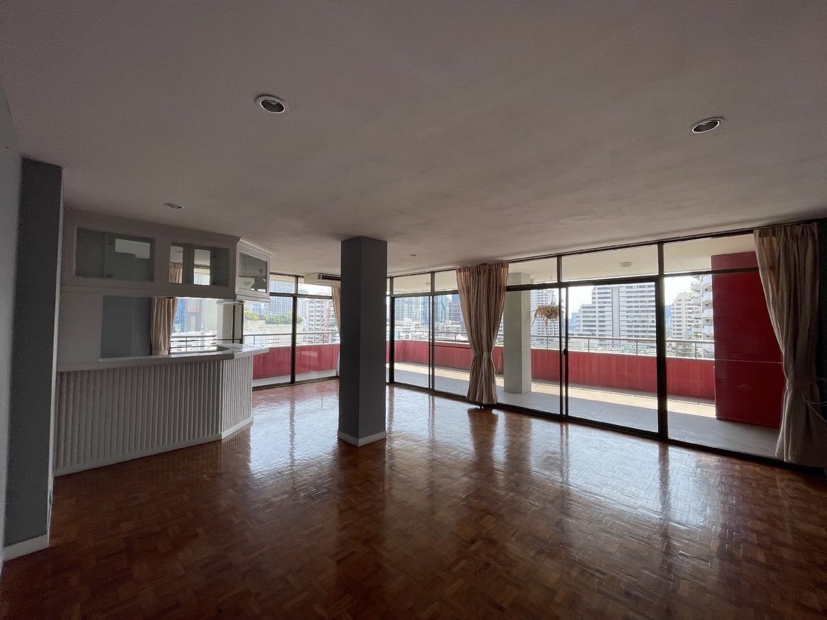 คอนโดนานา : ▲ Penthouse บ้านปรีดา ▲ Sale: 26 MB, Rent 85K | 393 sq.m. | 3 beds 4 baths 086-9299929 Punny