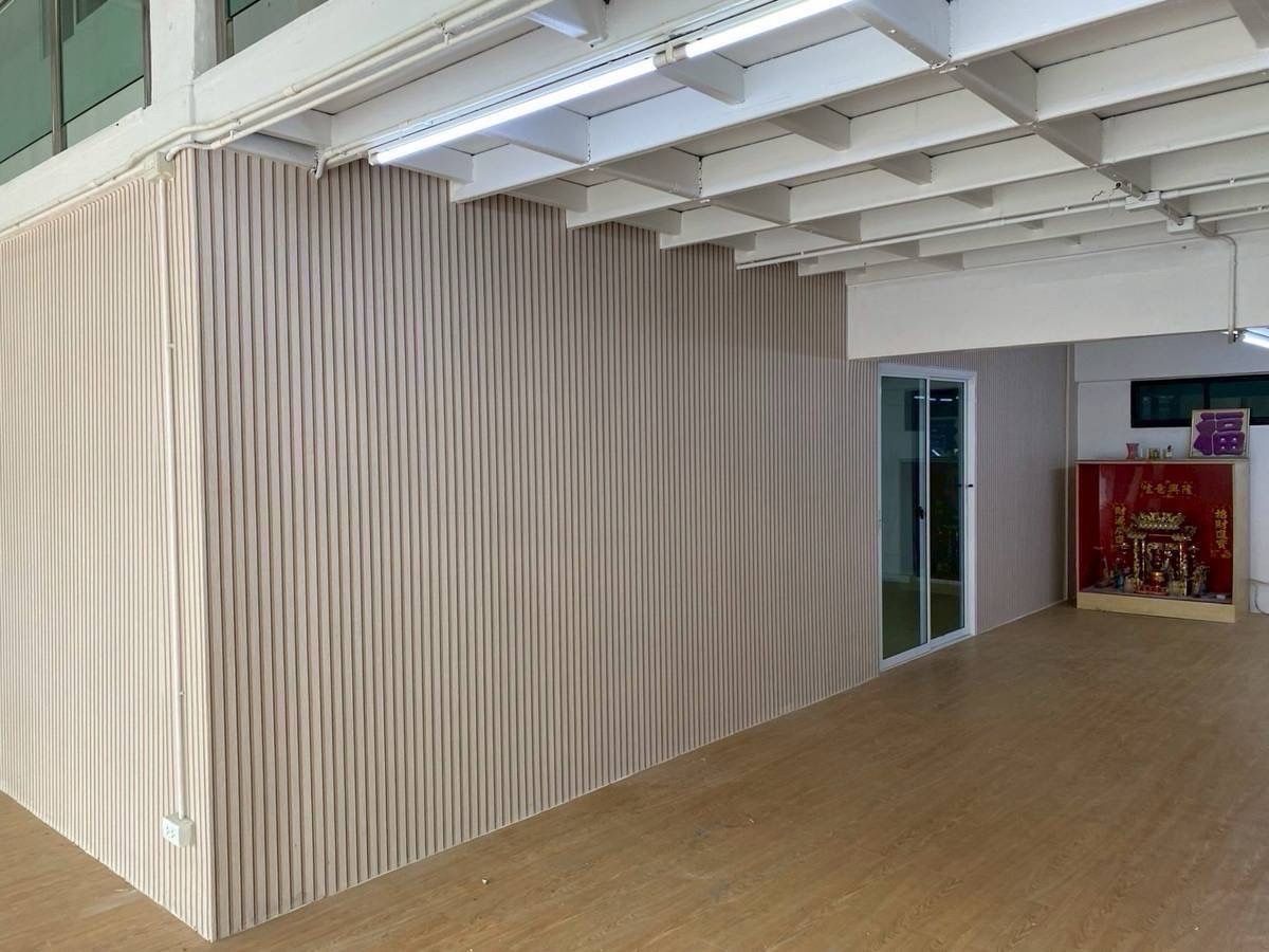 For RentShop HouseLadprao101, Happy Land, The Mall Bang Kapi : Renting a commercial building, a 4.5 -story commercial building + 2 rooftops, hit the high ceiling, parking near the BTS, the yellow line can be rented to do offices and registered the company.