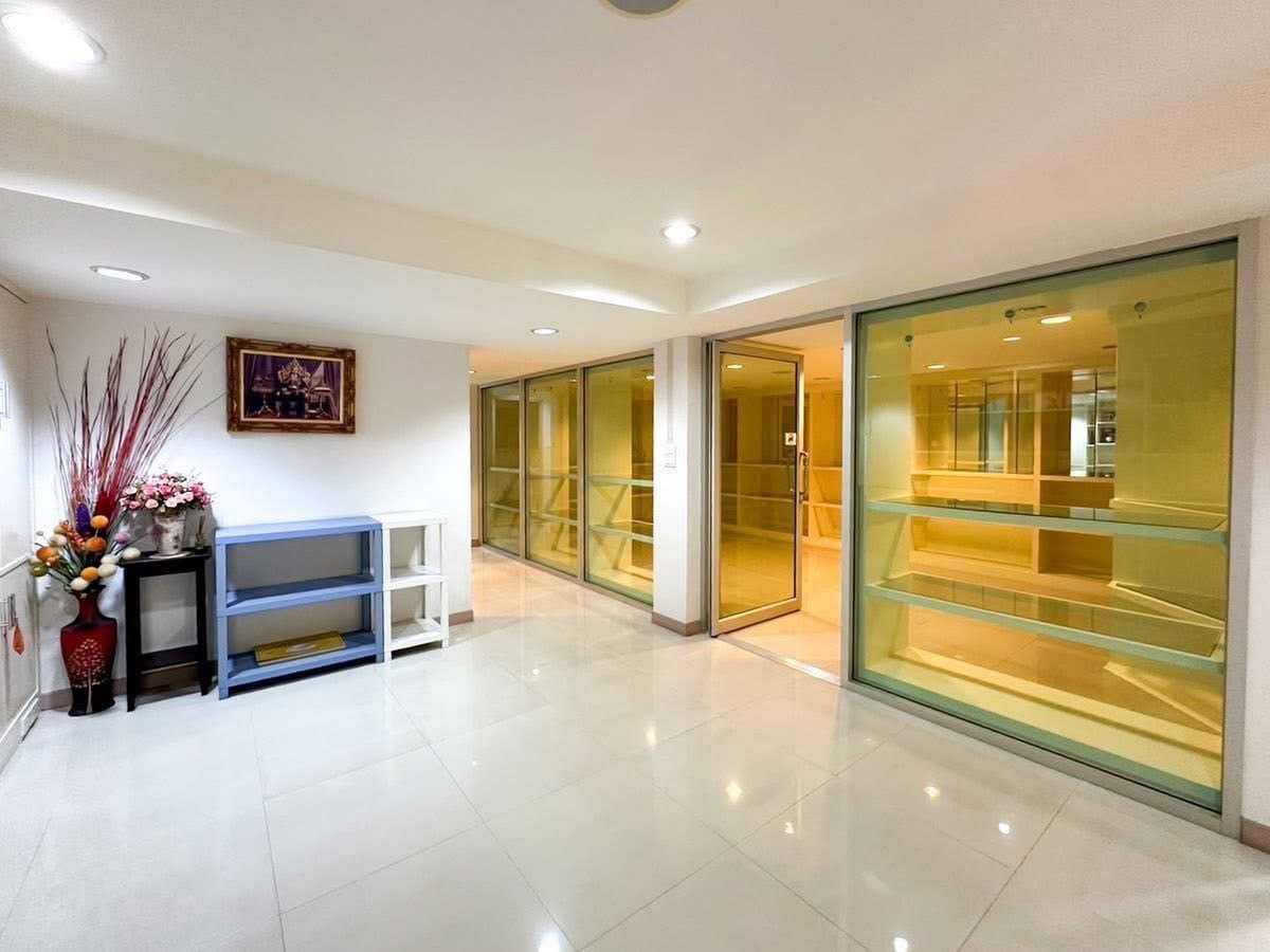 For RentOfficeOnnut, Udomsuk : Building for Rent 200 sqm. Soi Sukhumvit 42, near Gateway Ekkamai 