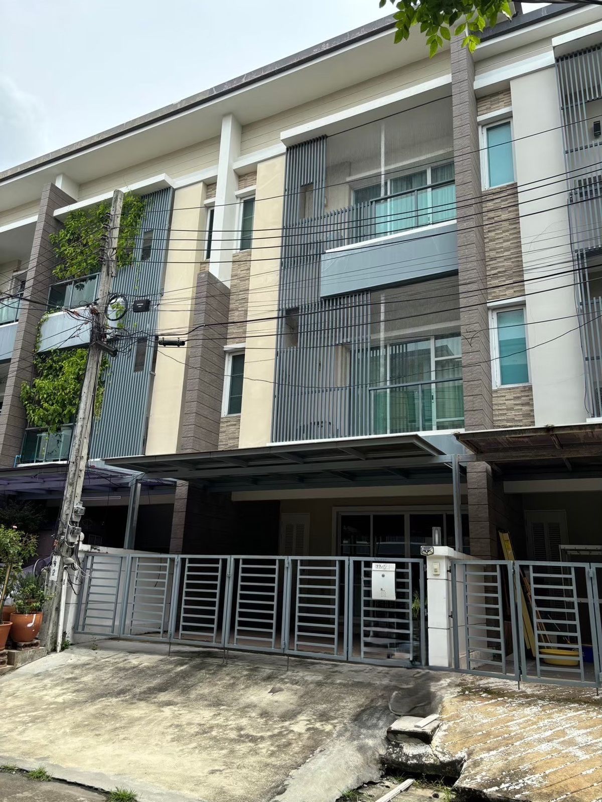 ให้เช่าทาวน์โฮมลาดพร้าว101 แฮปปี้แลนด์ : ทาวน์โฮม 3 ชั้น โครงการ ทาวน์ พลัสเอ็กซ์ ลาดพร้าว 