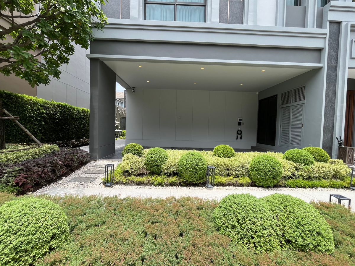 For SaleHouseLadkrabang, Suwannaphum Airport : 🏡 3 -story house for sale Type Loch Project Grand Bangkok Boulevard Yard Bangna - Super Luxury luxury house only 31 units.