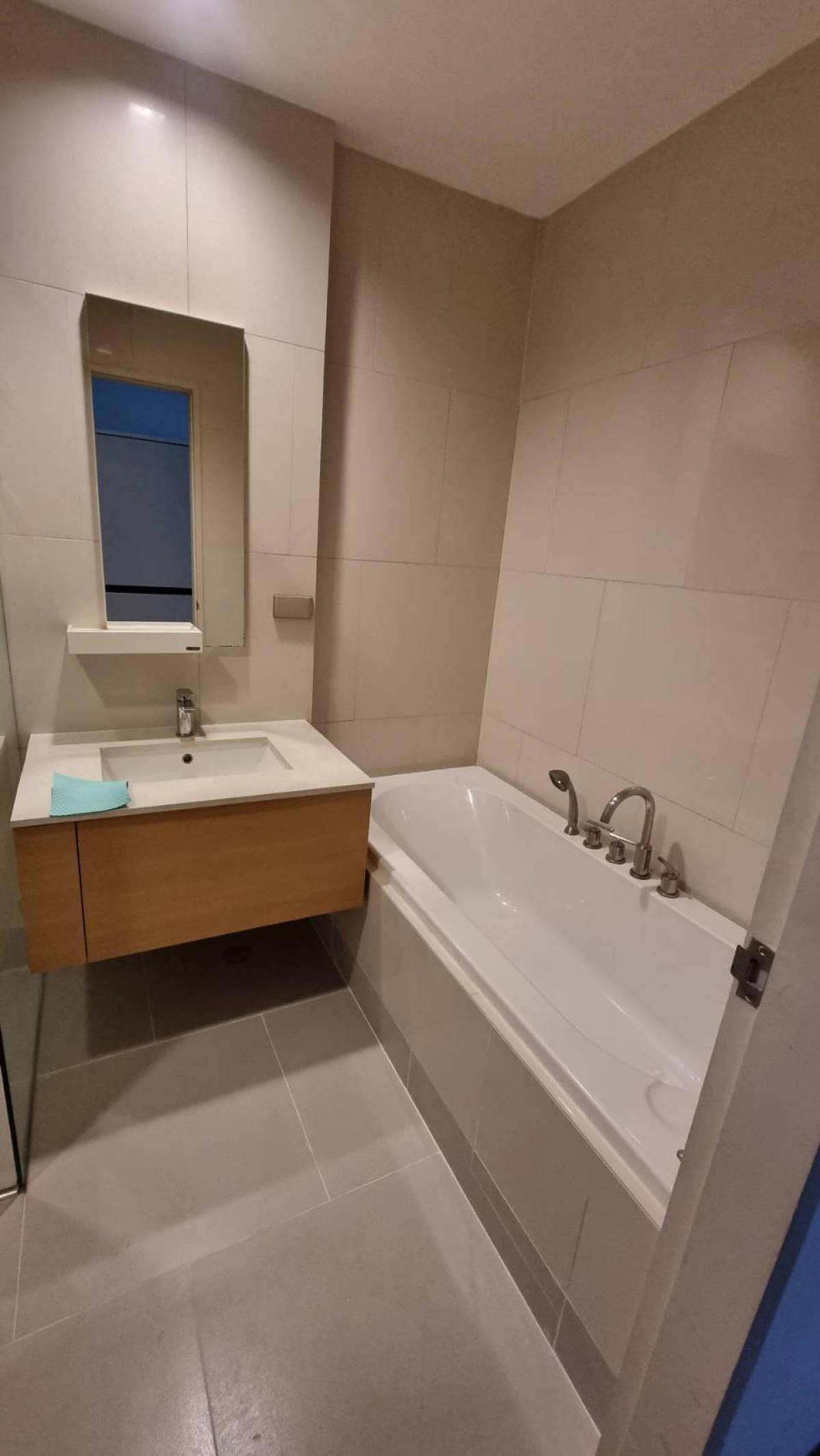 For RentCondoRatchathewi,Phayathai : Duplex Villa RachaTewi, beautiful view, good condition, good condition