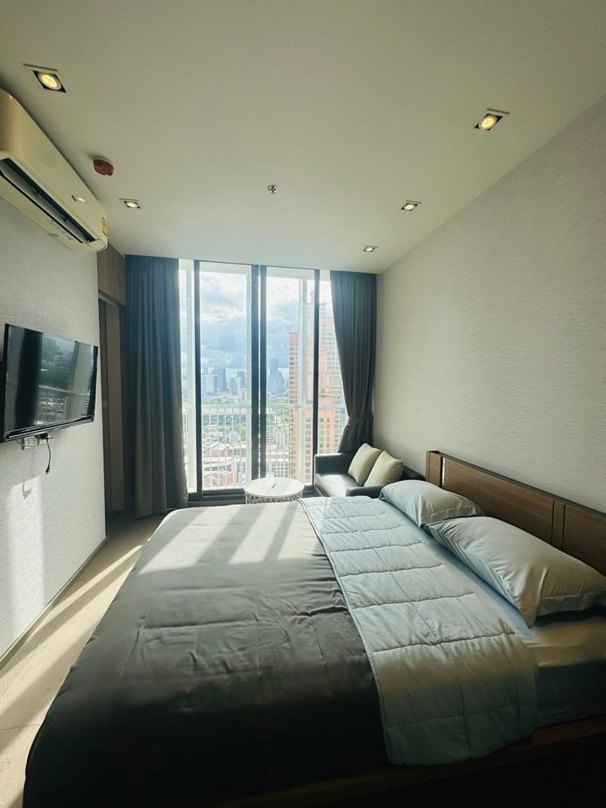 ขายคอนโดสุขุมวิท อโศก ทองหล่อ : Condo : Park24 Origin Phrom Phong (For sell)
Location :BTS  Phrom Phong 🚝🚝
Floor : 25 Building 5
Size : 29SQM สตูดิโอ
Type : 1Bed 2Bathroom 
sell Price : 6.9 million baht

Tel. 0825877125 (คุณซัน)

👉 line.me/ti/p/eklLUohzVL