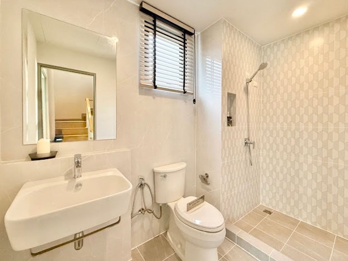 ขายทาวน์โฮมเกษตรศาสตร์ รัชโยธิน : 🏛️Baan Klang Mueng พหลฯ - รามอินทรา🌈ทาวน์โฮม 3 ชั้น URBANIST ขนาด 141 ตร.ม. 35.5 ตร.ว. | 3 ห้องนอน 3 ห้องน้ำ 2 ที่จอด เริ่ม 4.79 MB ติดต่อนัดชม Tel.0922635410 (เอิร์ธ)