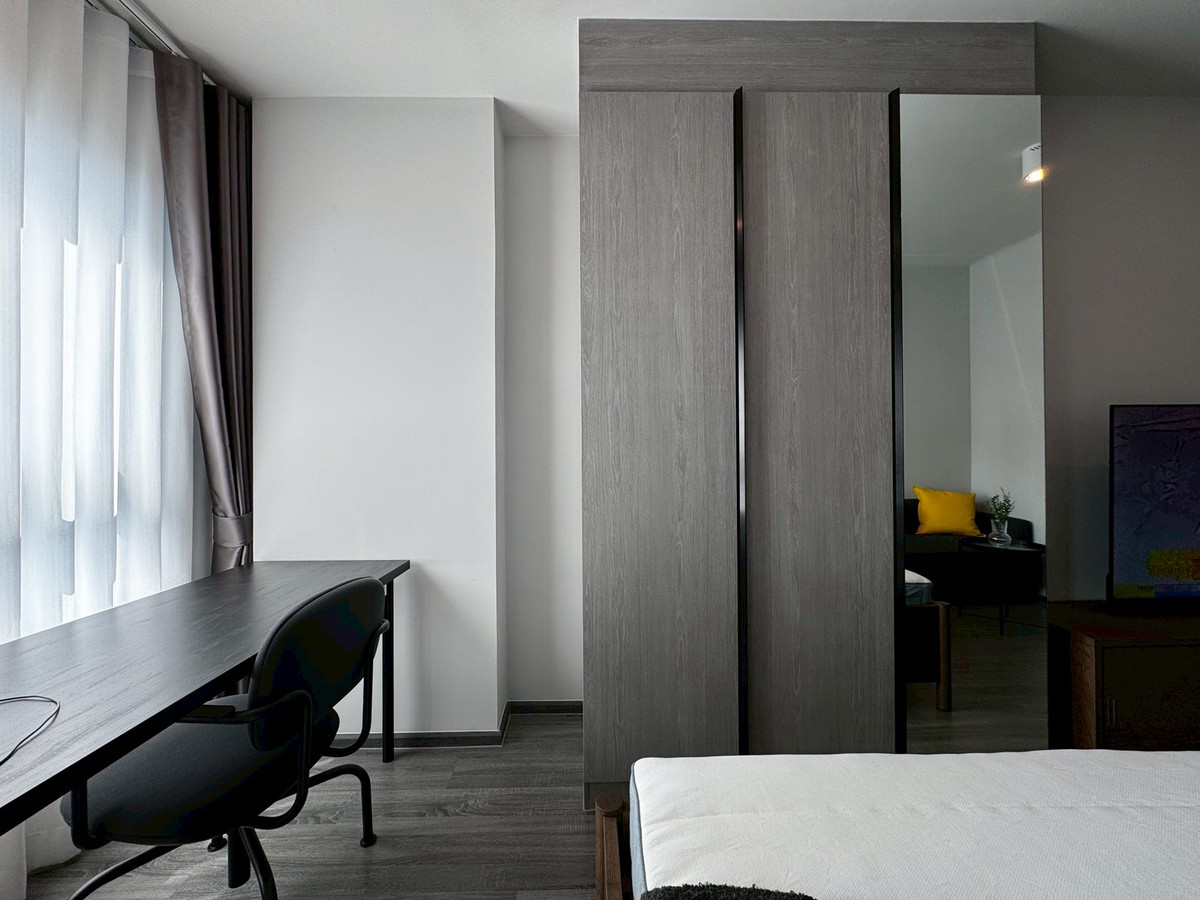 For RentCondoSeri Thai, Ramkhamhaeng Nida : 2 -story condo like at home Location on Ramkhamhaeng Road next to The Mall Bangkapi