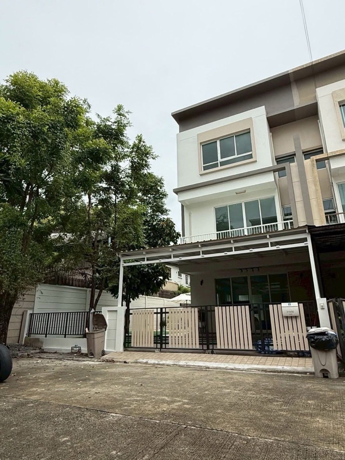 ให้เช่าทาวน์โฮมเกษตรศาสตร์ รัชโยธิน : Lumpini town place ratchatotin sena/ 3bedrooms/3baths/ 110,000