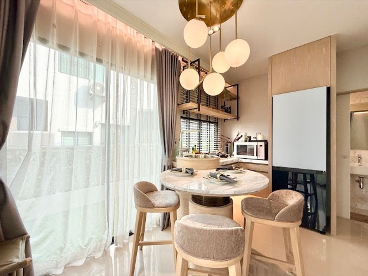 ขายทาวน์โฮมเกษตรศาสตร์ รัชโยธิน : 🏛️Baan Klang Mueng พหลฯ - รามอินทรา🌈ทาวน์โฮม 3 ชั้น URBANIST ขนาด 141 ตร.ม. 35.5 ตร.ว. | 3 ห้องนอน 3 ห้องน้ำ 2 ที่จอด เริ่ม 4.79 MB ติดต่อนัดชม Tel.0922635410 (เอิร์ธ)