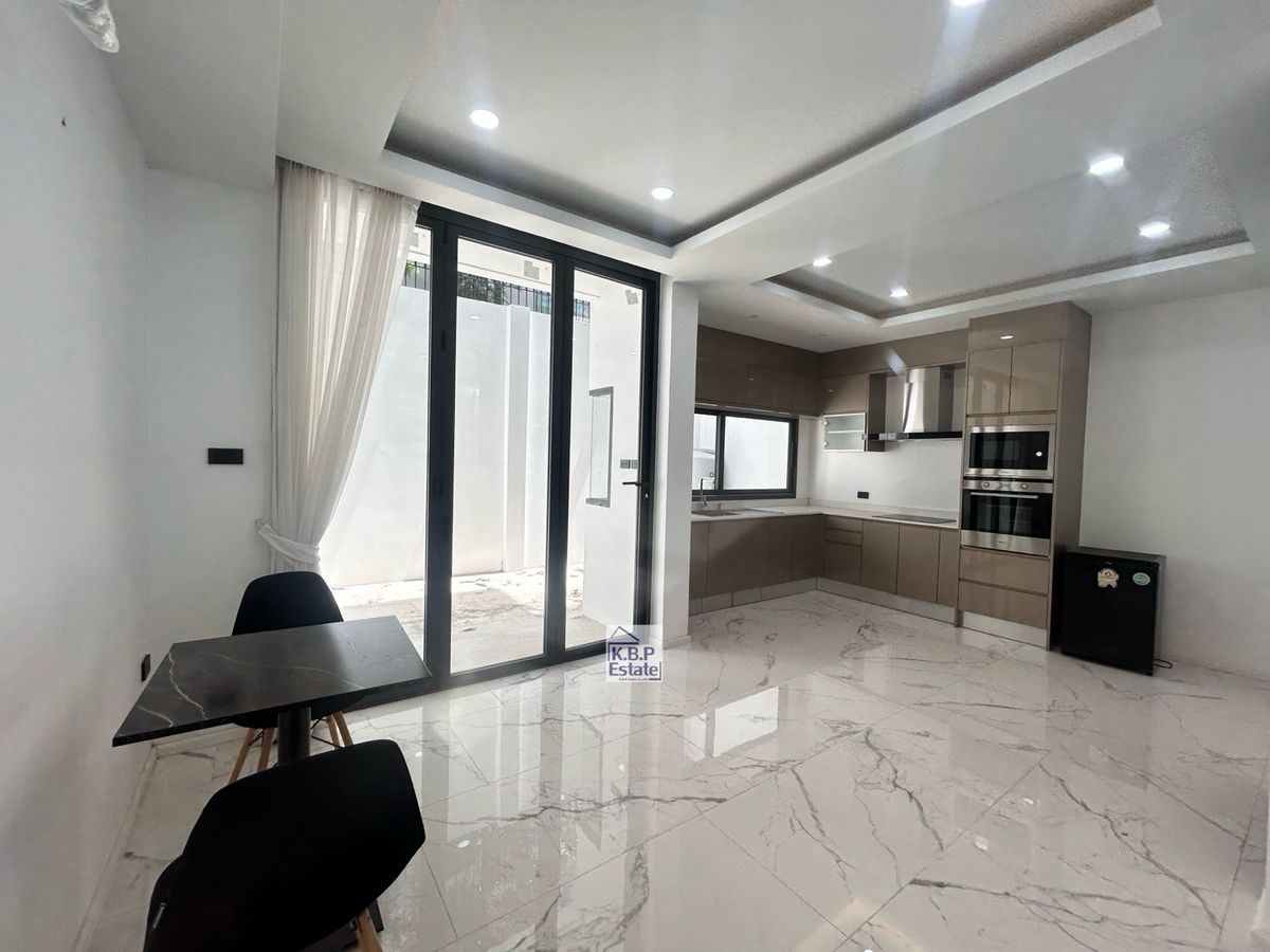 ขายทาวน์โฮมสุขุมวิท อโศก ทองหล่อ : 🏡ขาย Townhome 3 ชั้น 25 ตรว ซอยสุขุมวิท 15 ทำเลดี เพียง 1 นาทีถึง โรงเรียนนานาชาติ NIST และ 5 นาที ถึง BTS อโศก 