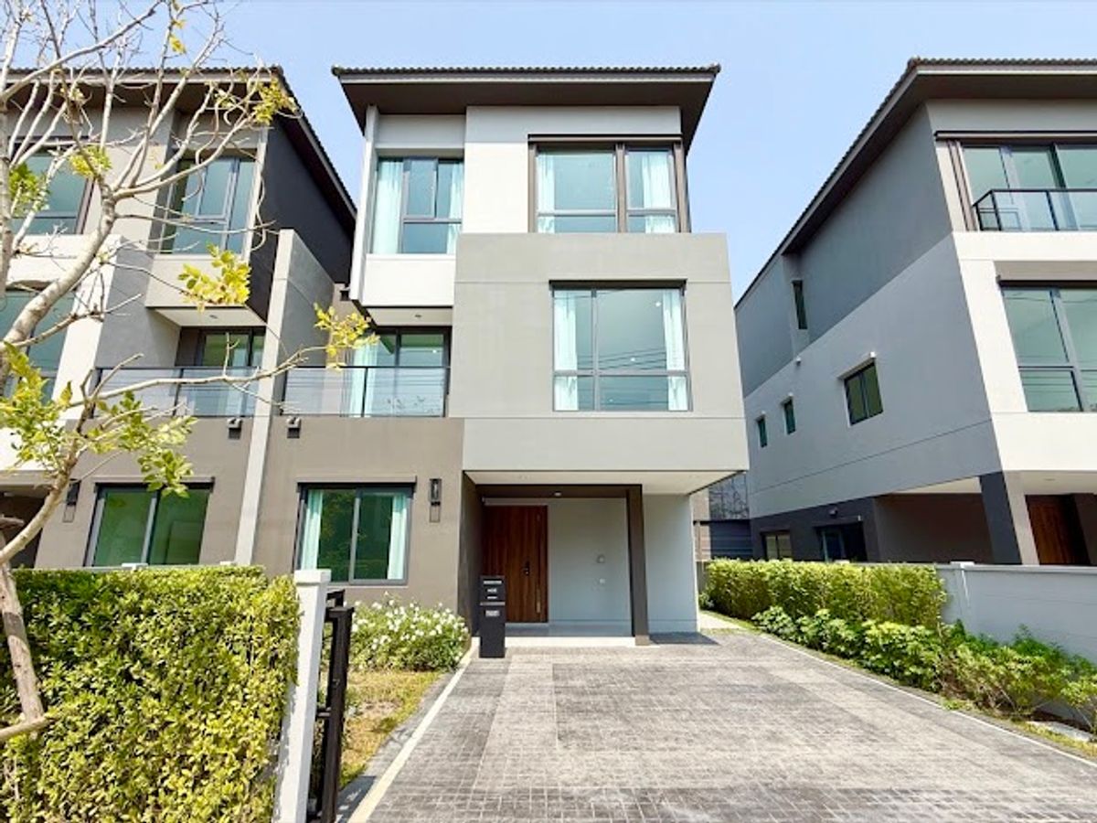 For SaleKaset Nawamin,Ladplakao : 🏛️Baan Klang Mueng The Edition Yothin Phatthana 3 Twin House Size 241 sq.m. 43 sq.w. | 4 bedrooms, 4 bathrooms, 2 parking spaces, starting 15.5 mb, contact to watch Tel.0922635410 (Earth)