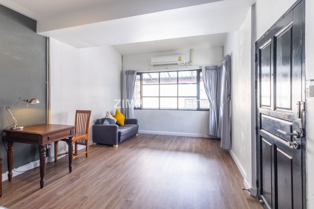 ให้เช่าสีลม ศาลาแดง บางรัก : Line ID : @zimple_asset ห้องพักตกแต่งสไตล์คลาสสิคย่านสุรวงศ์ ฟูลเฟอร์นิท เงียบสงบ ฟรีไวไฟ รับสัญญาเช่าระยะสั้น ไม่ไกลจากBTS สุรศักดิ์