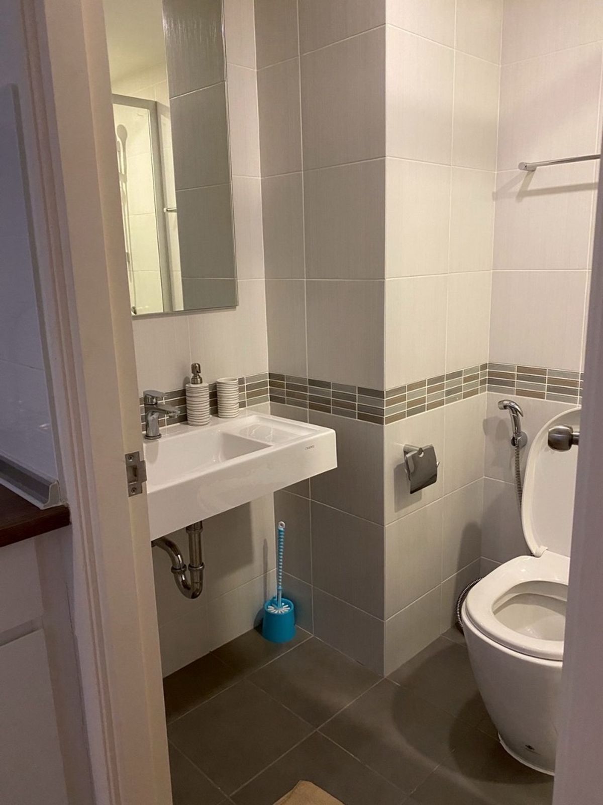 For RentCondoBangna, Bearing, Lasalle : Condo for rent Lumpini Place Bangna Km.3 (Lumpini Place Bangna Km. 3) Building/Building: A Floor 4 Size: 26 sq.m. Price: 8,500 baht