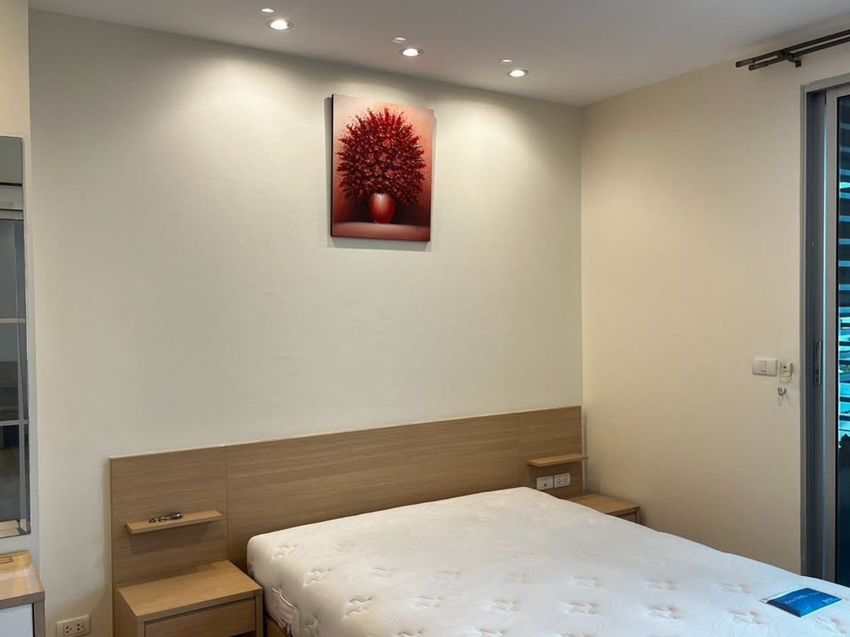 For RentCondoRatchadapisek, Huaikwang, Suttisan : Rent RHYTHM Ratchada | corner room 1 bedroom 46.5 sq.m., 8th floor | MRT Ratchadaphisek | 25,000 baht | Line: @323GQMHO | Ref: T1939