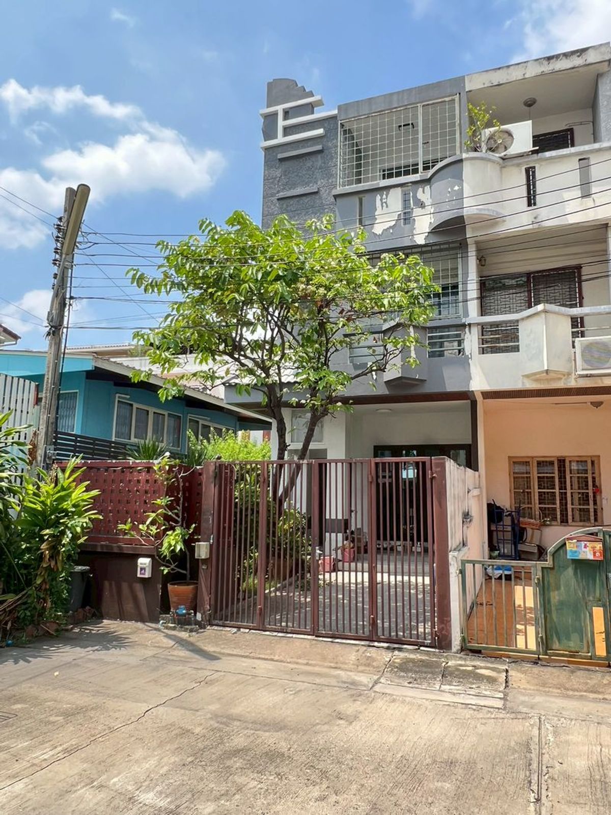 ขายทาวน์โฮมบางนา แบริ่ง ลาซาล : 🏡 ทาวน์เฮ้าส์ 3 ชั้น หลังมุม 🌊วิวสระว่ายน้ำ ใจกลางลาซาล 💛❤️หมู่บ้านแฮปปี้แลนด์วิลล์ ซ.ลาซาล 32  💥 เพียง 4.35 ล้าน 