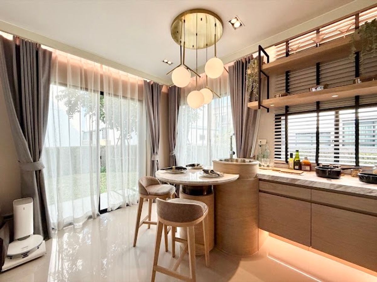 ขายทาวน์โฮมเกษตรศาสตร์ รัชโยธิน : 🏛️Baan Klang Mueng พหลฯ - รามอินทรา🌈ทาวน์โฮม 3 ชั้น URBANIST ขนาด 141 ตร.ม. 35.5 ตร.ว. | 3 ห้องนอน 3 ห้องน้ำ 2 ที่จอด เริ่ม 4.79 MB ติดต่อนัดชม Tel.0922635410 (เอิร์ธ)