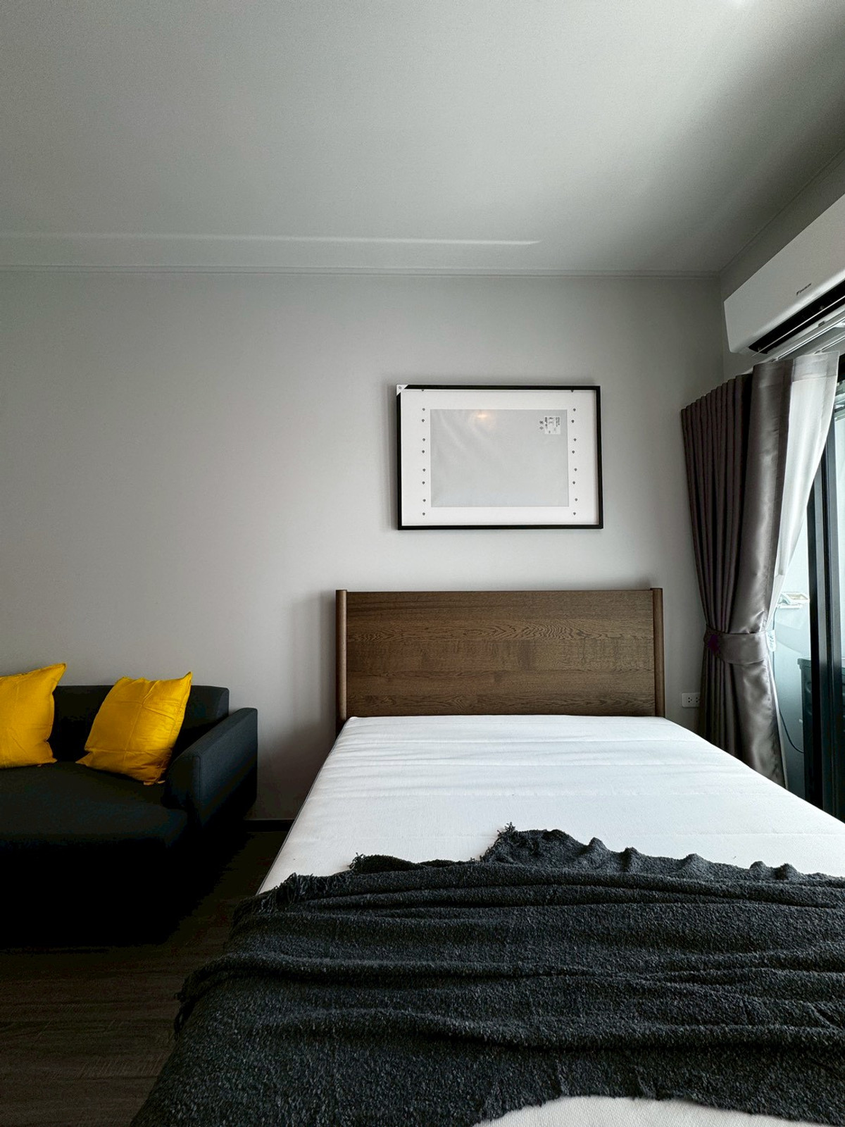 For RentCondoSeri Thai, Ramkhamhaeng Nida : 2 -story condo like at home Location on Ramkhamhaeng Road next to The Mall Bangkapi