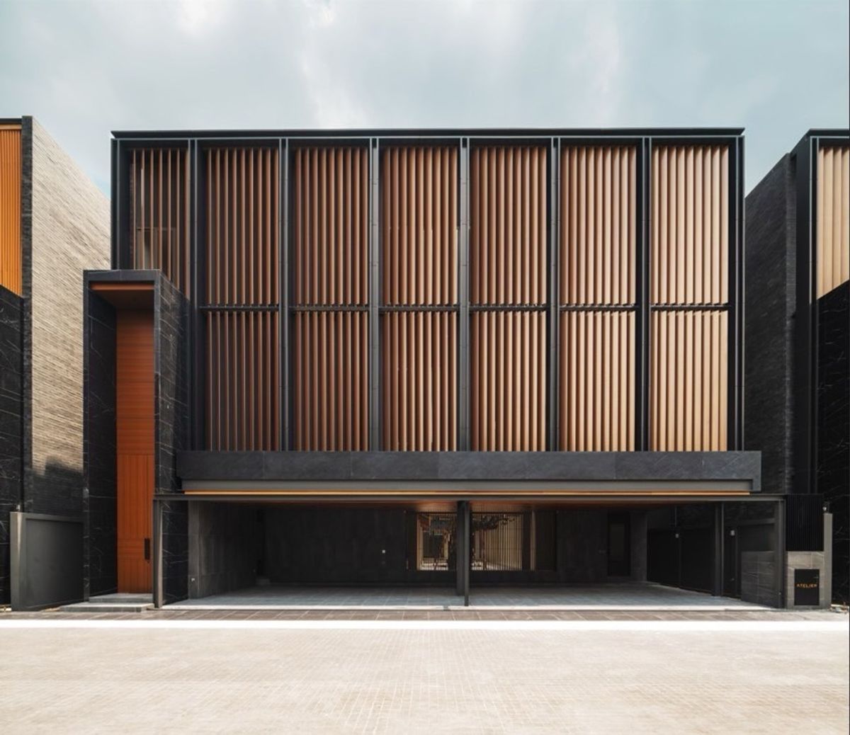 ขายบ้านเลียบทางด่วนรามอินทรา : Atelier Residence - 4แยกเหม่งจ๋าย 1,300ตรม. 182วา 4นอน7น้ำ1สระ6ที่จอด 092-545-6151 (ทิม)