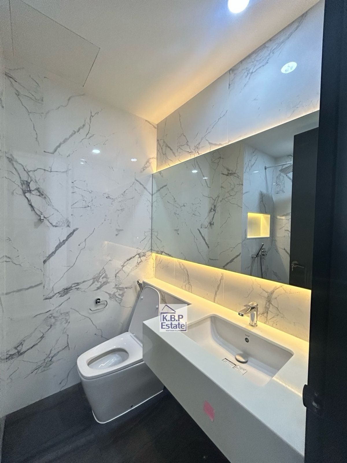 ขายทาวน์โฮมสุขุมวิท อโศก ทองหล่อ : 🏡ขาย Townhome 3 ชั้น 25 ตรว ซอยสุขุมวิท 15 ทำเลดี เพียง 1 นาทีถึง โรงเรียนนานาชาติ NIST และ 5 นาที ถึง BTS อโศก 