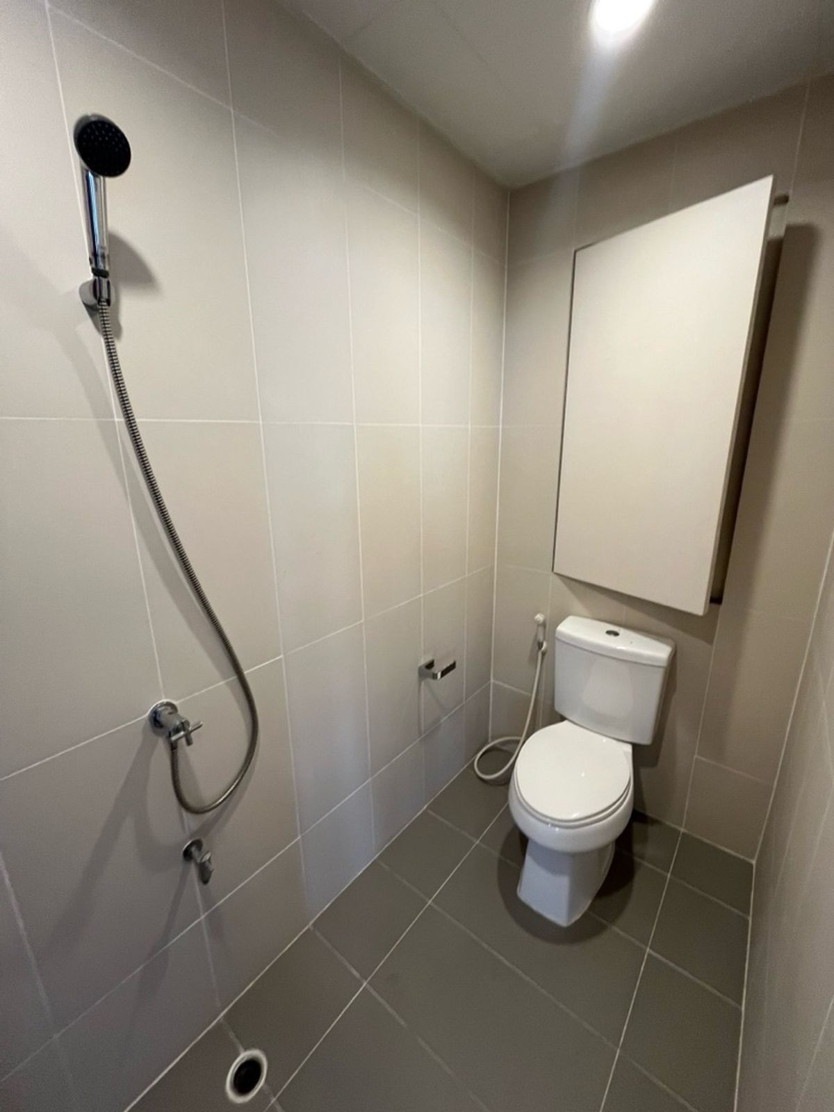 For RentShop HouseYaowarat, Banglamphu : Renting 1 commercial building, corner on the main road, Yaowarat - Naga Kasem MRT Sam Yot 600 meters, Bangkok