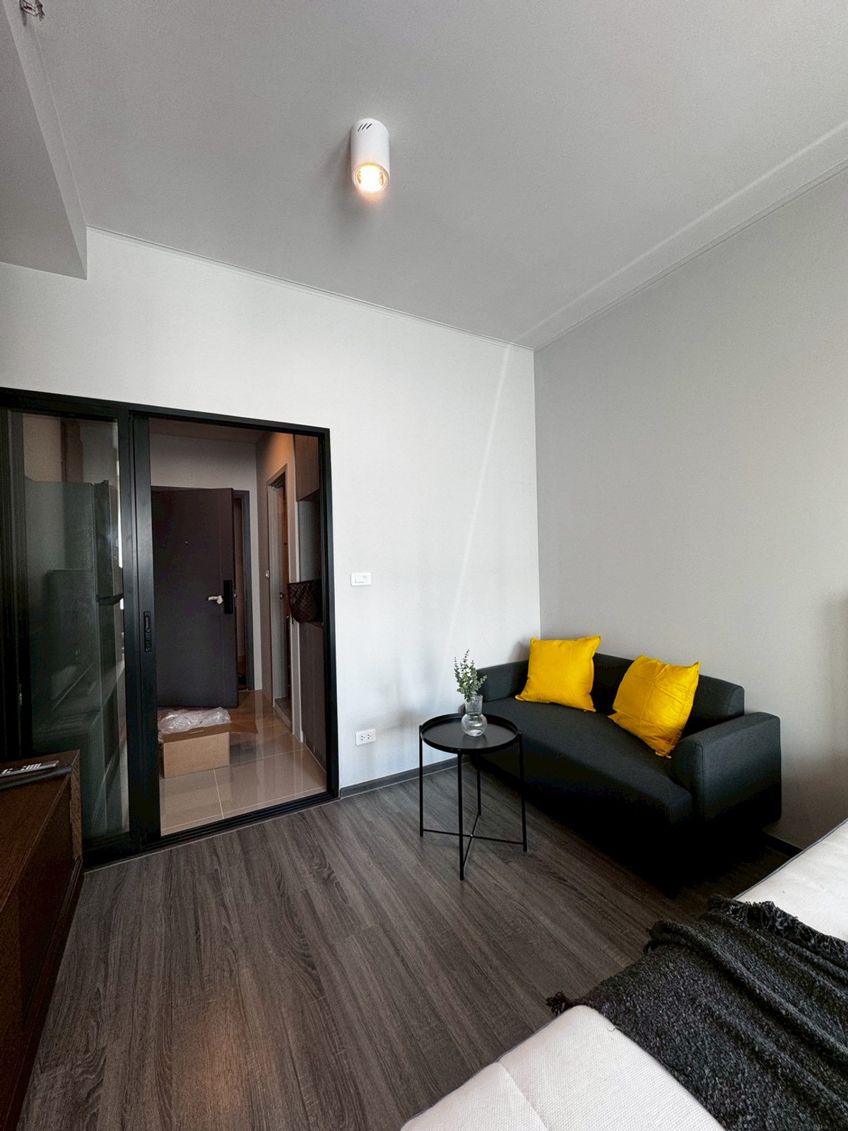 For RentCondoSeri Thai, Ramkhamhaeng Nida : 2 -story condo like at home Location on Ramkhamhaeng Road next to The Mall Bangkapi