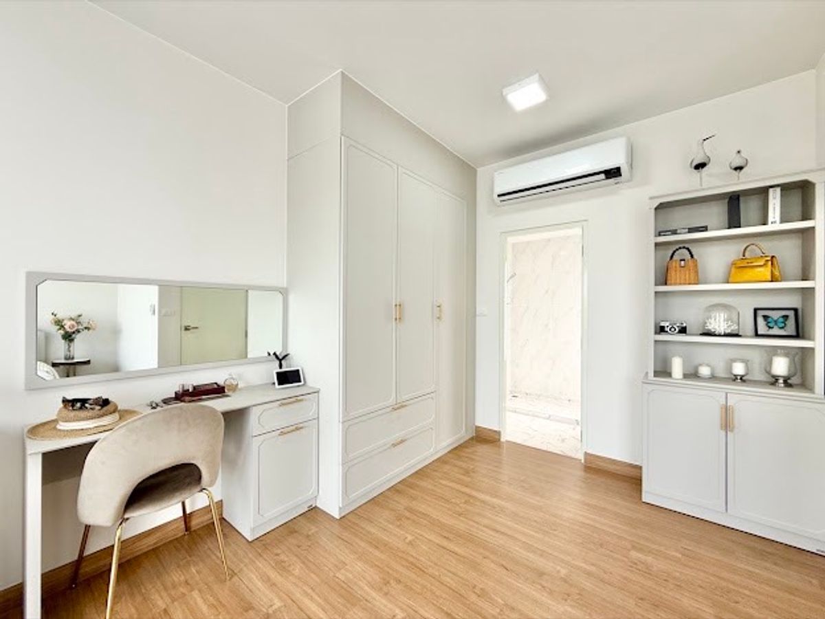 ขายทาวน์โฮมเกษตรศาสตร์ รัชโยธิน : 🏛️✨Baan Klang Mueng พหลฯ - รามอินทรา | ทาวน์โฮม 3 ชั้น TERRARIA ขนาด 142 ตร.ม. 35.5 ตร.ว. | 3 ห้องนอน 3 ห้องน้ำ 2 ที่จอด เริ่ม 4.79 MB ติดต่อนัดชม Tel.0922635410 (เอิร์ธ)